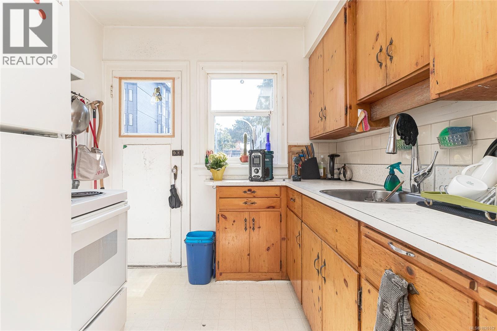 841/839 Princess Ave, Victoria