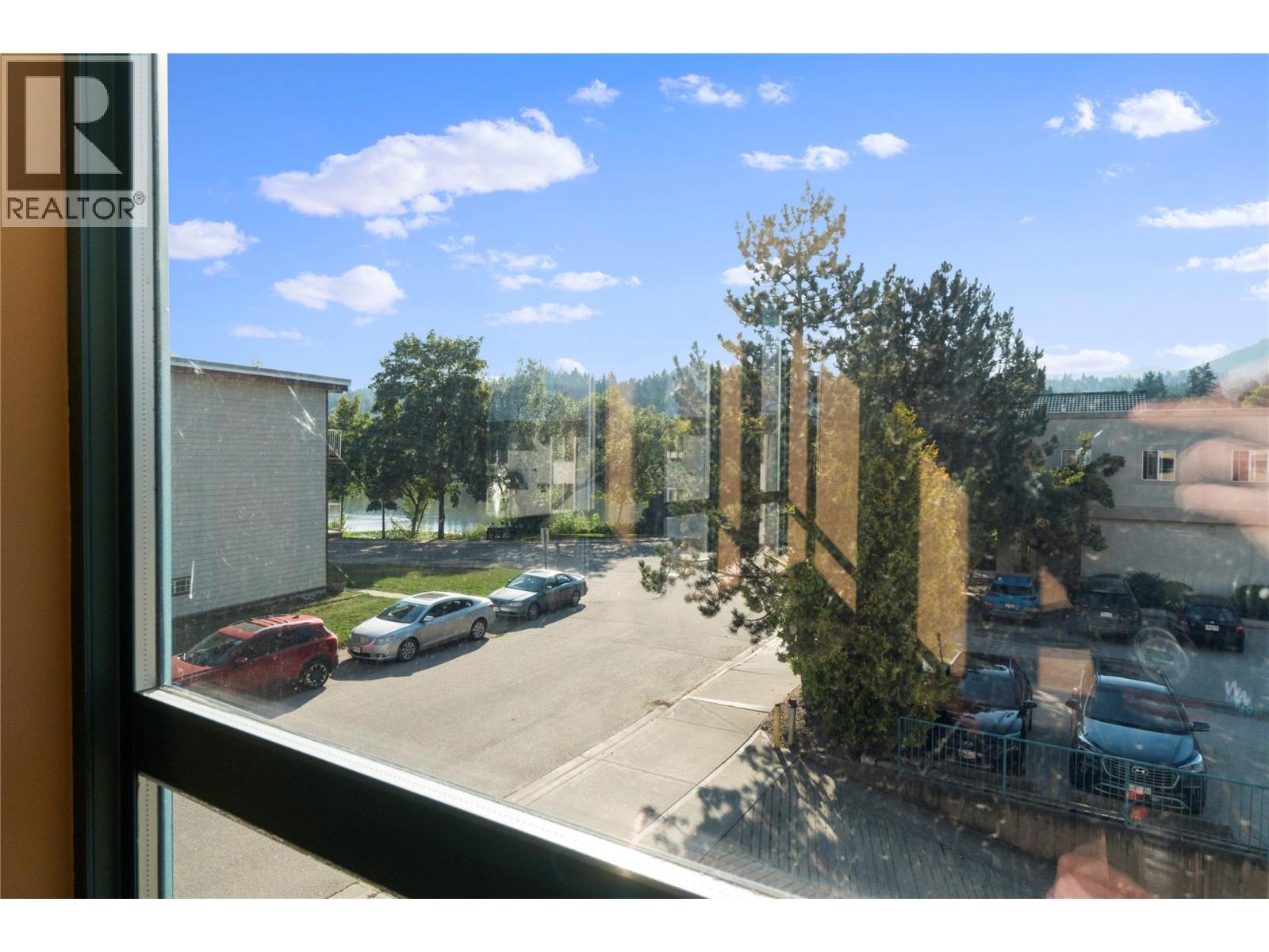 571 6 Street NE Unit# 203, Salmon Arm