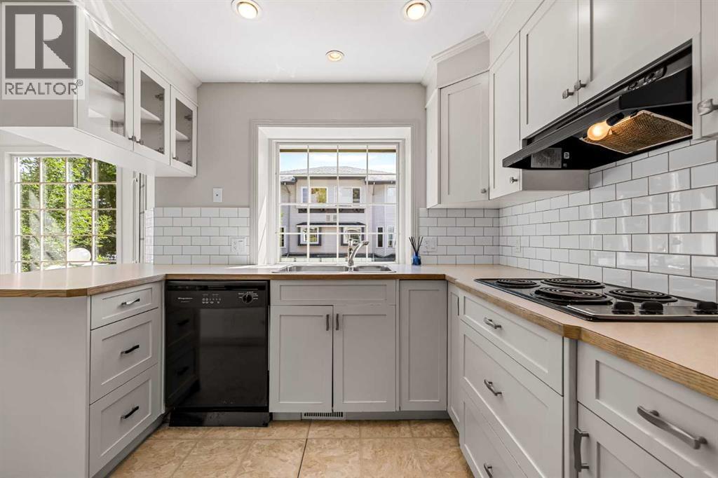 Single Family House for Sale in    Street NW Varsity Calgary 