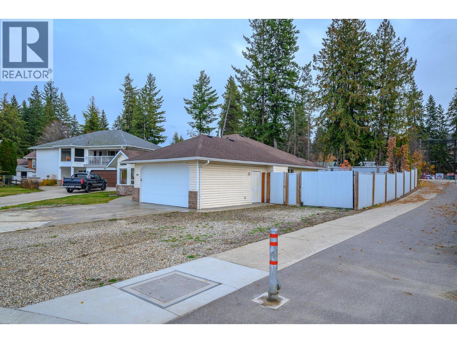591 24 Street SE, Salmon Arm