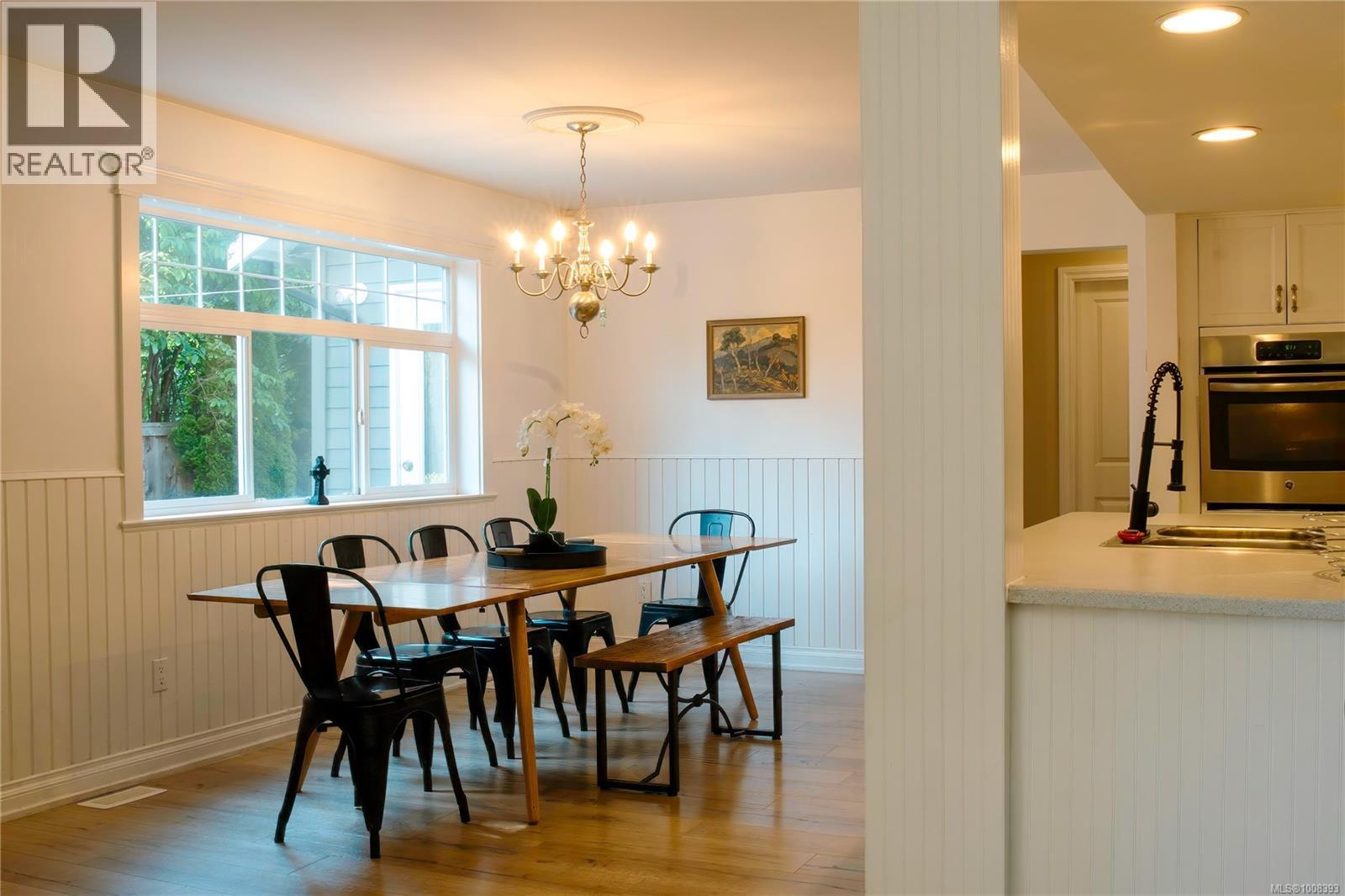 907 Savary Dr, Qualicum Beach