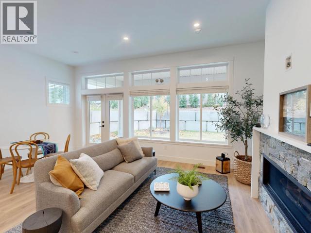 4072 SATURNA AVE, Powell River