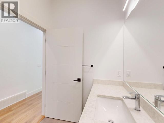 4072 SATURNA AVE, Powell River