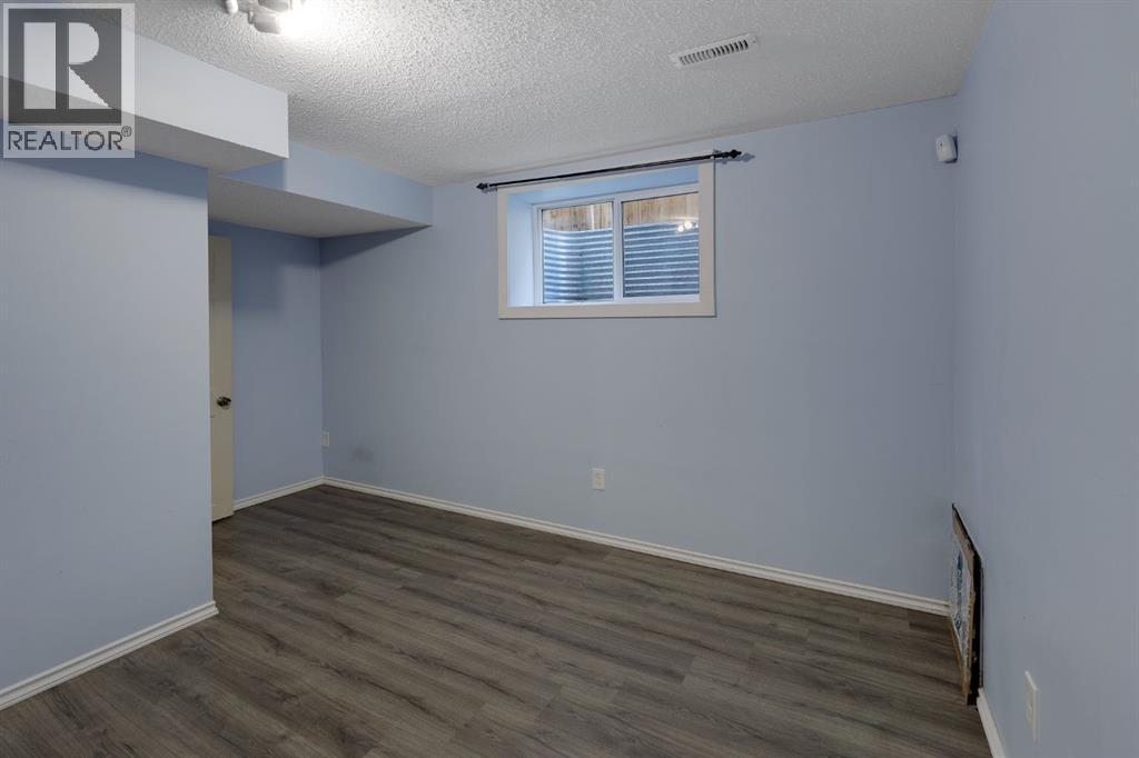 Single Family House for Sale in  Saddlebrook Way NE Saddle Ridge Calgary 