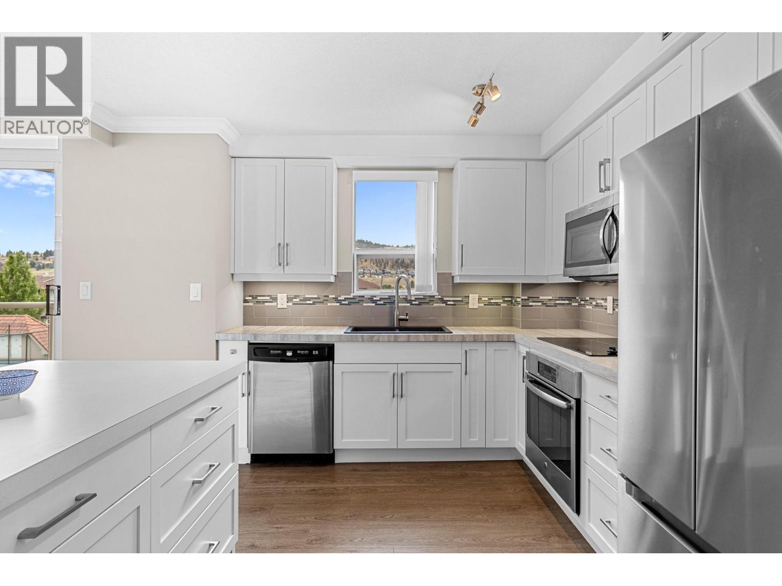 501 1152 Sunset Drive, Kelowna