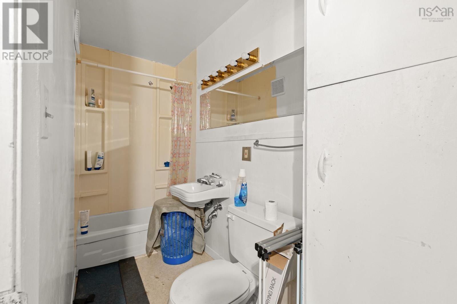 Property 27 of 46 of 220 James Street