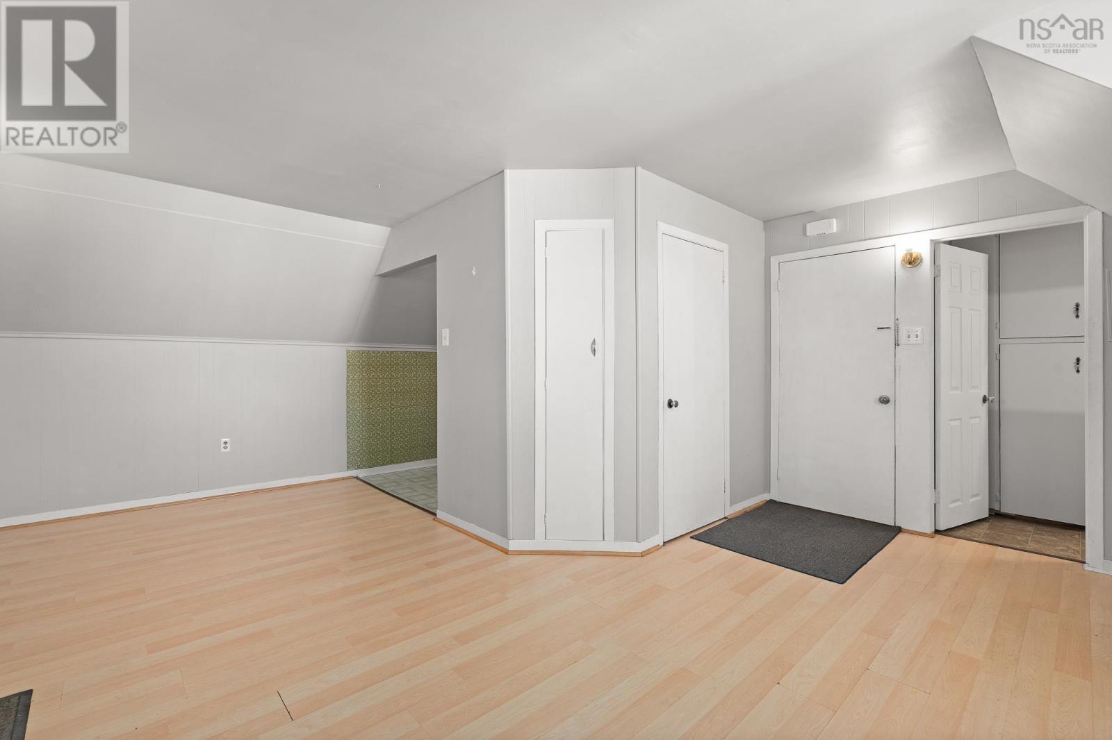 Property 32 of 46 of 220 James Street