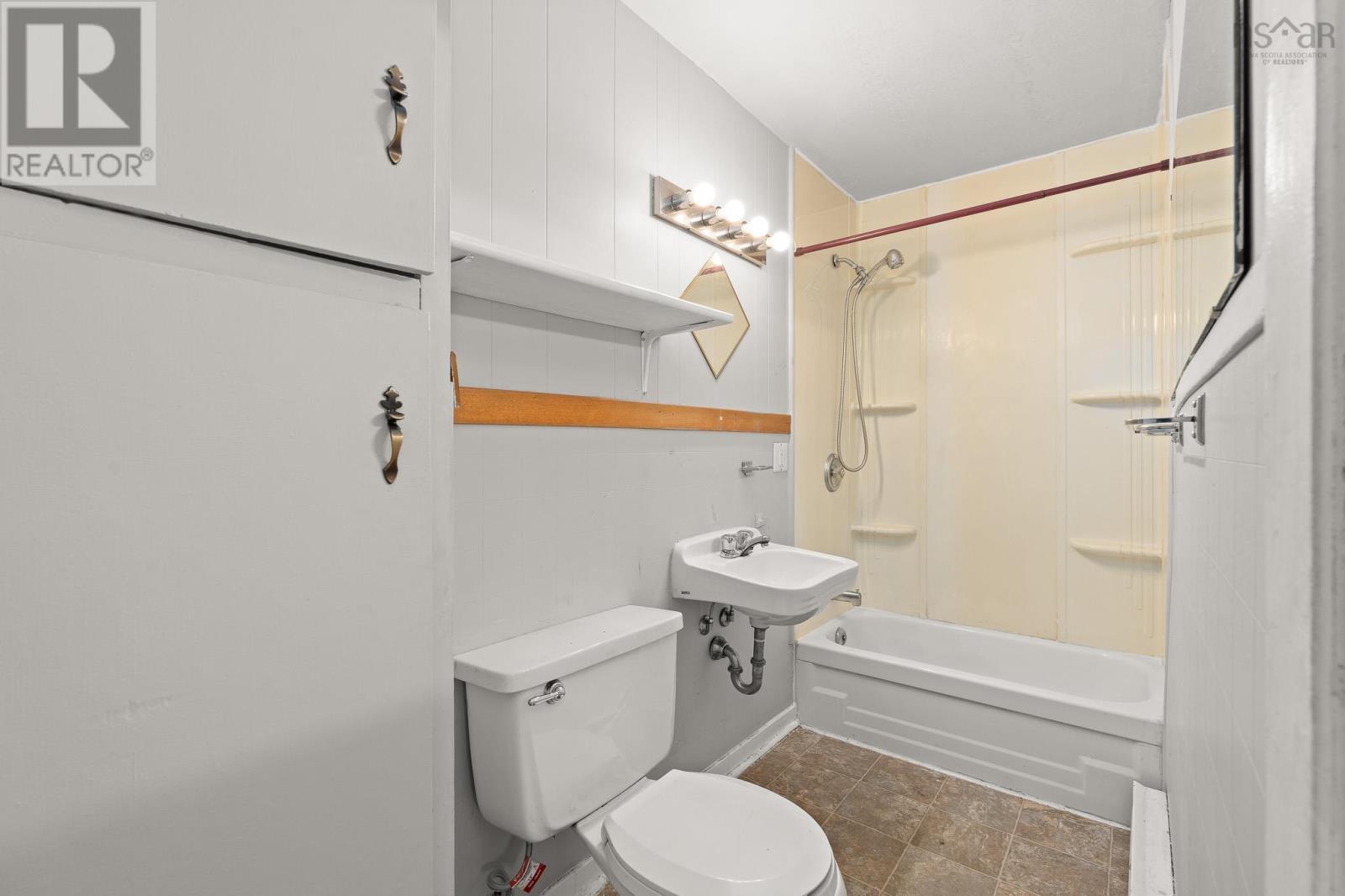 Property 30 of 46 of 220 James Street