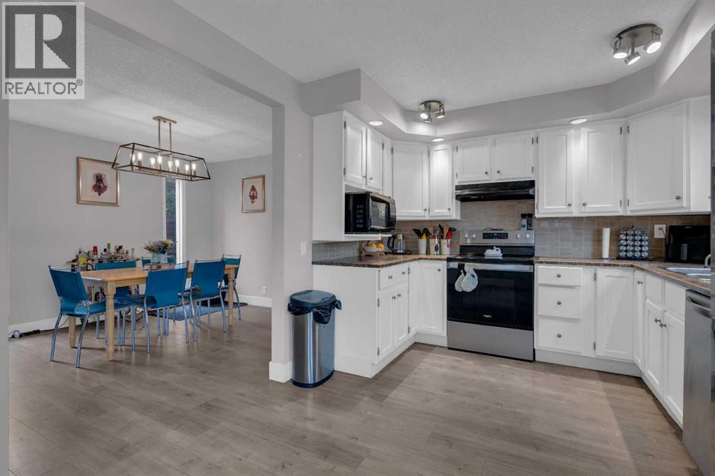 Single Family House for Sale in  Woodglen Close SW Woodbine Calgary 