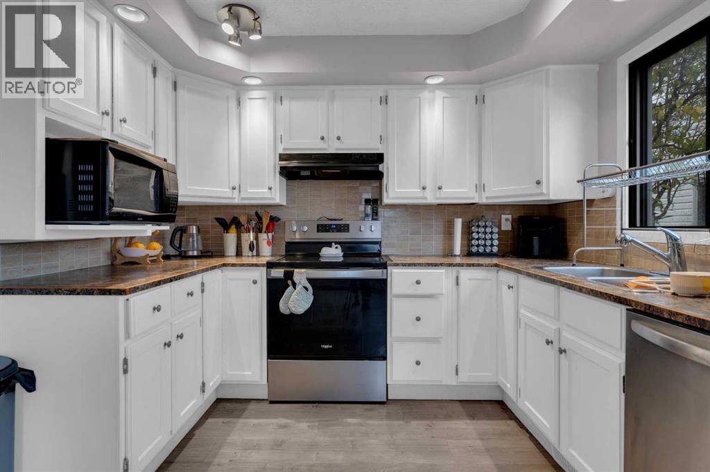 Single Family House for Sale in  Woodglen Close SW Woodbine Calgary 