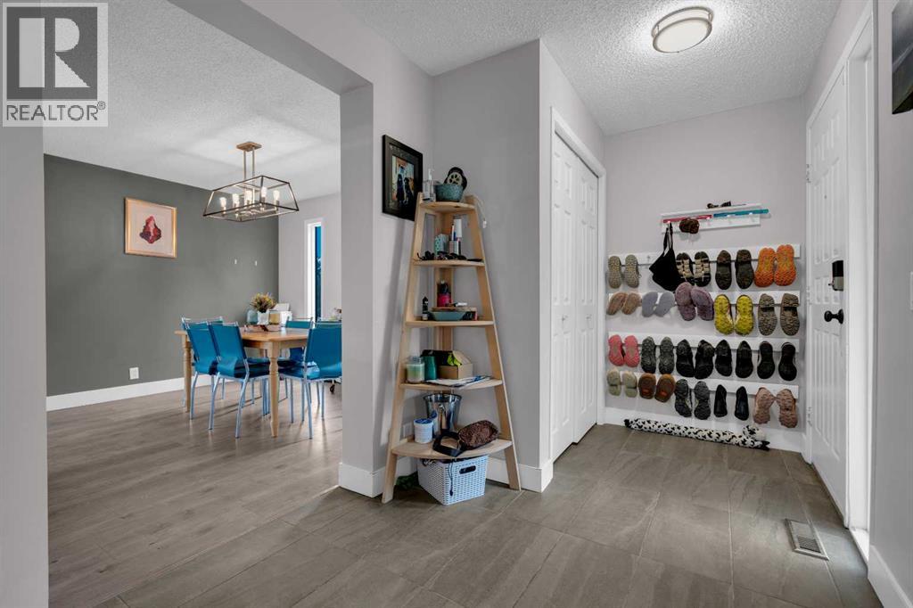 Single Family House for Sale in  Woodglen Close SW Woodbine Calgary 