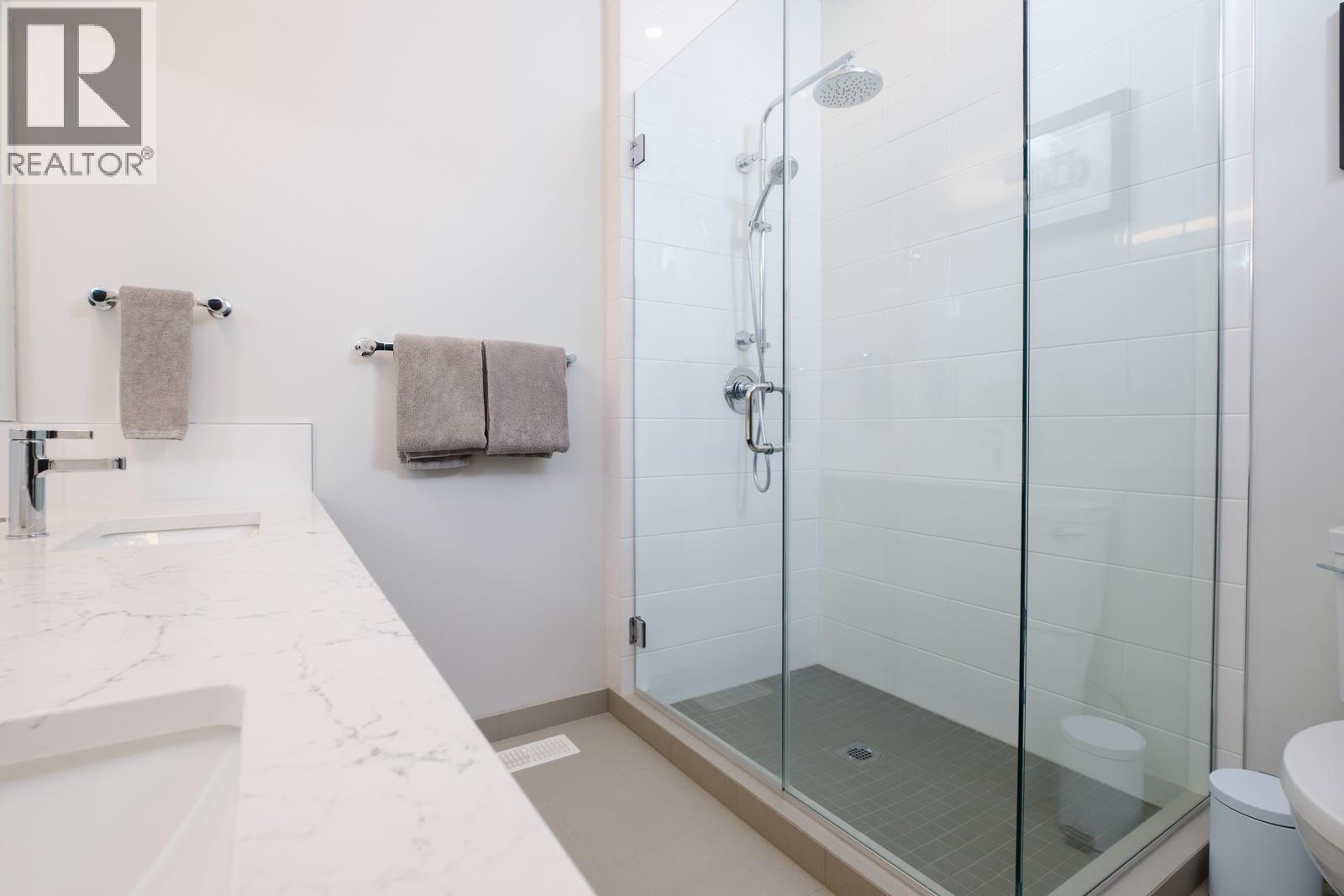 2001 Crest Road Unit# B, Rossland