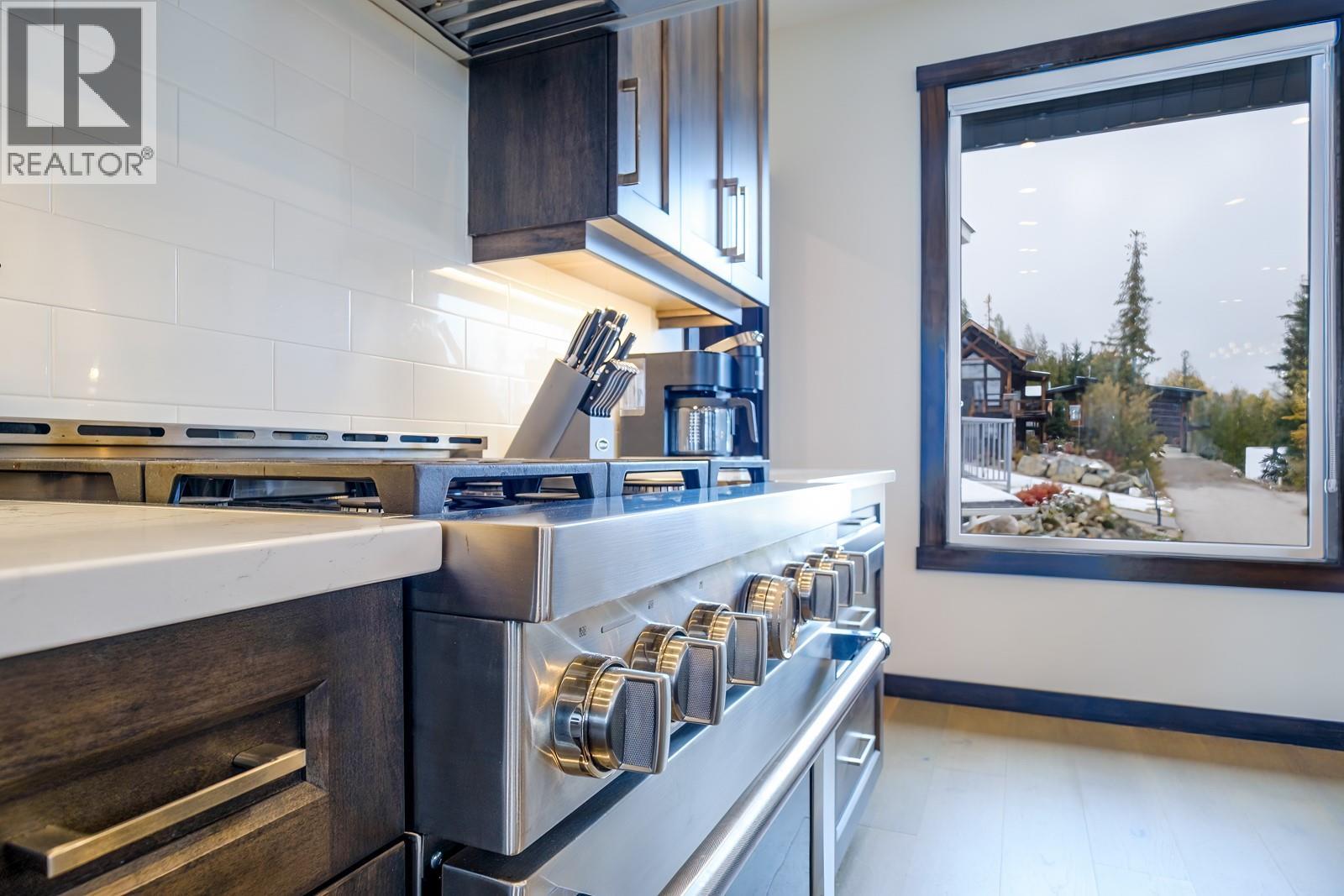 2001 Crest Road Unit# B, Rossland