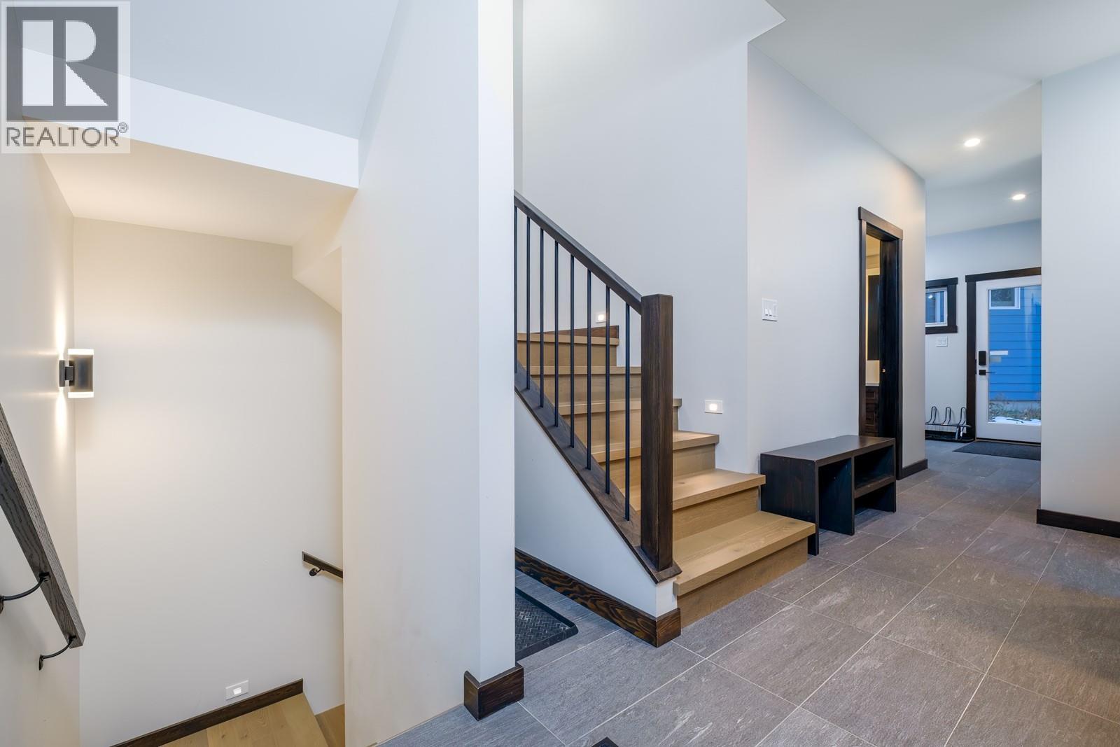 2001 Crest Road Unit# B, Rossland