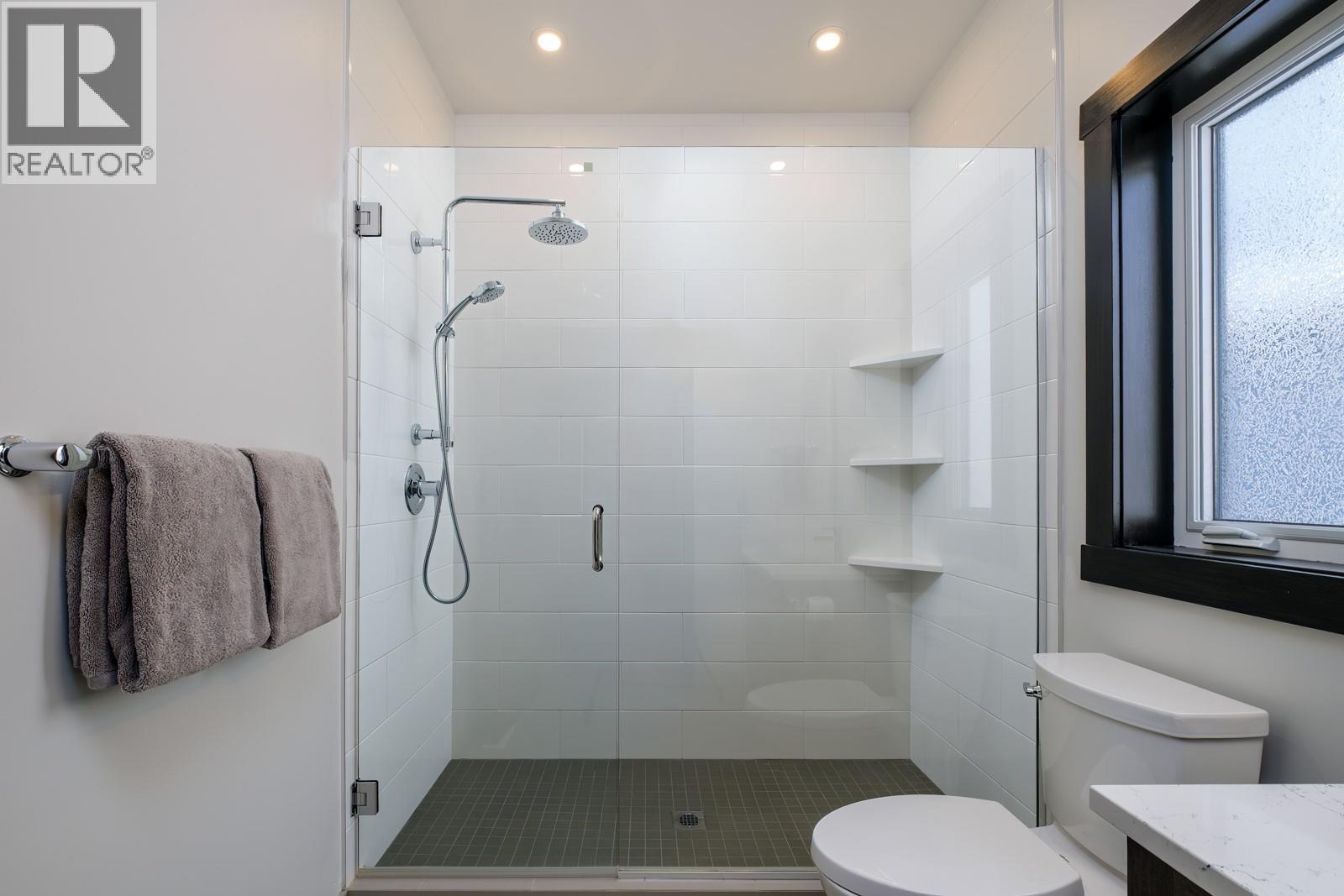 2001 Crest Road Unit# B, Rossland