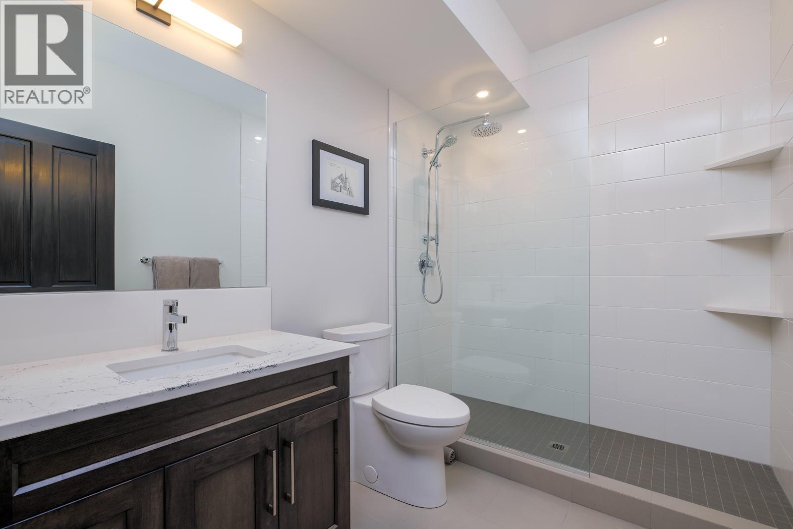 2001 Crest Road Unit# B, Rossland