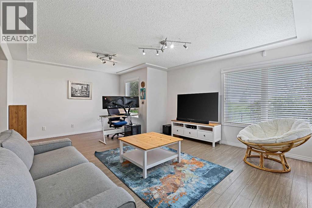 Single Family House for Sale in    Avenue SW Christie Park Calgary 