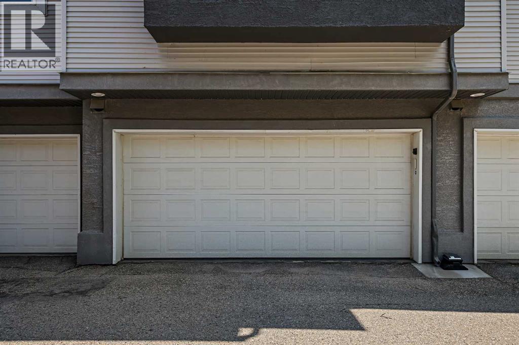 Single Family House for Sale in    Avenue SW Christie Park Calgary 