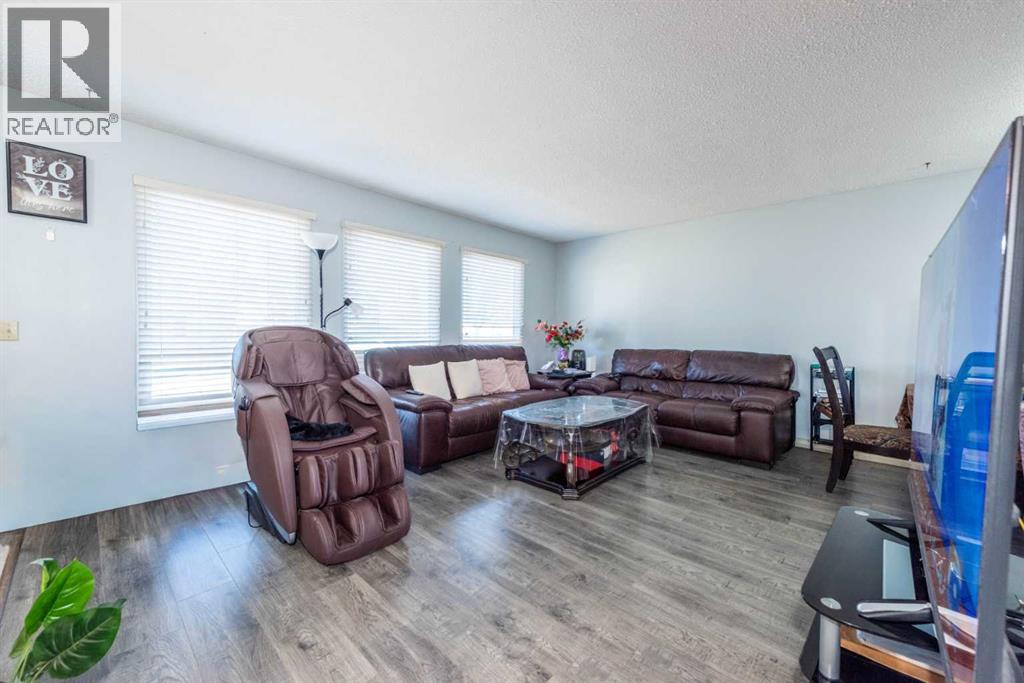 Single Family House 4 Level for Sale in  Whitefield Drive NE Whitehorn Calgary 