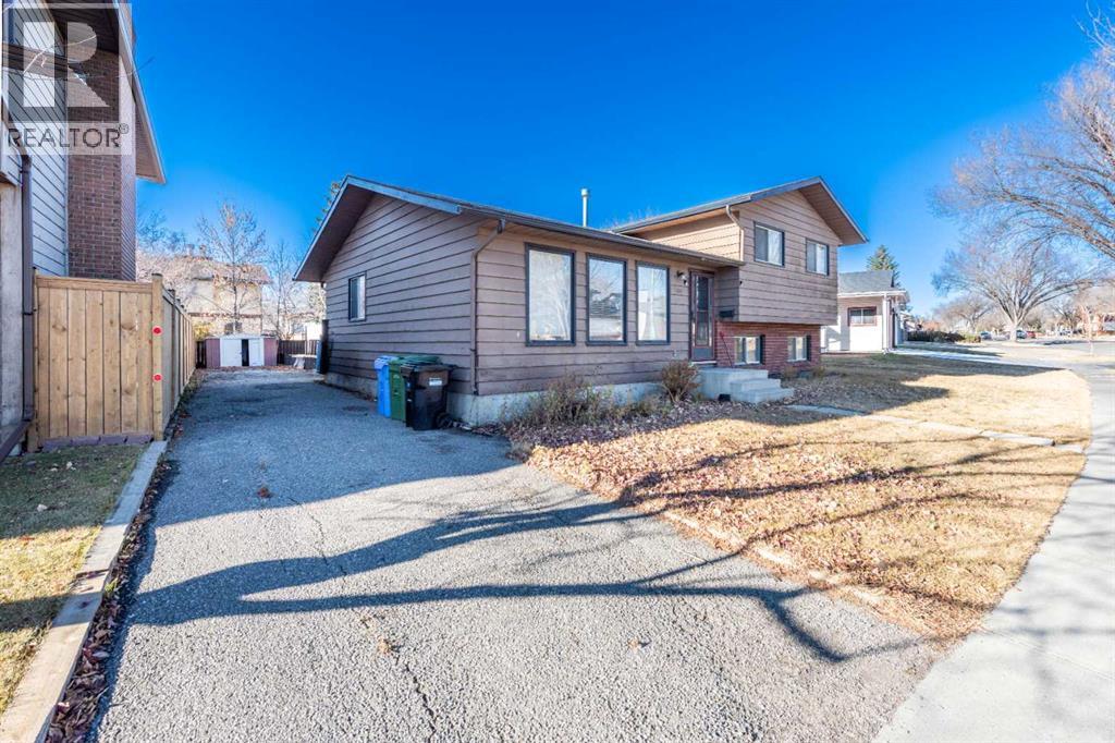 Single Family House 4 Level for Sale in  Whitefield Drive NE Whitehorn Calgary 