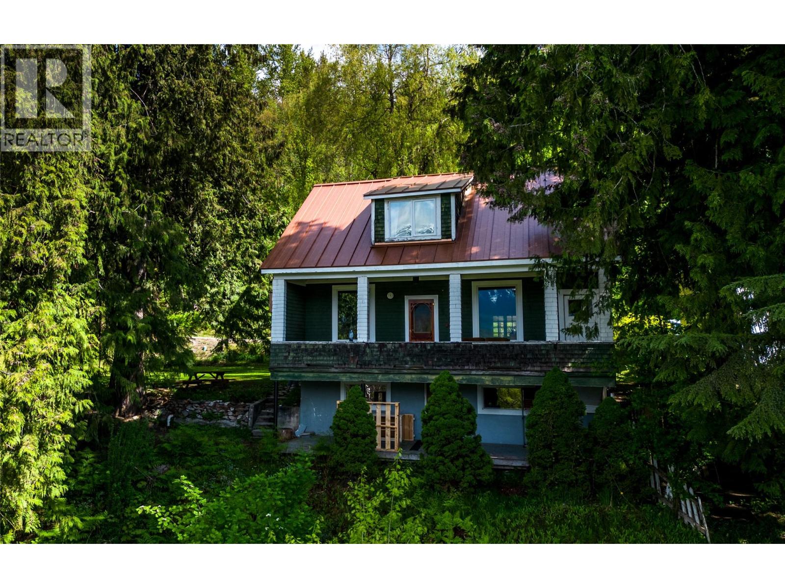 129 Maple Street, Revelstoke