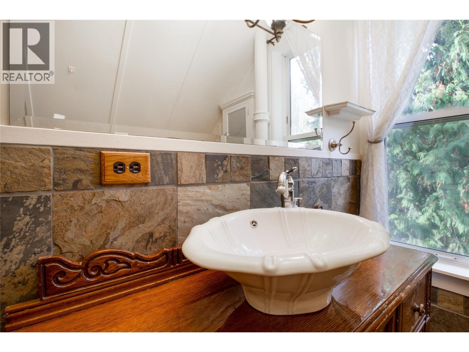 129 Maple Street, Revelstoke