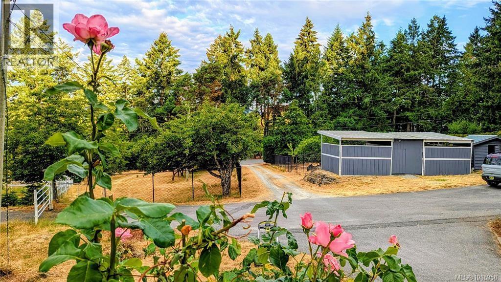 11255 Nitinat Rd, North Saanich