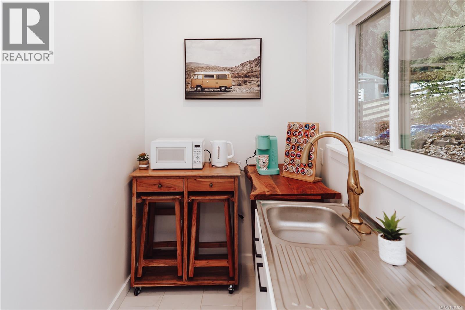 11255 Nitinat Rd, North Saanich