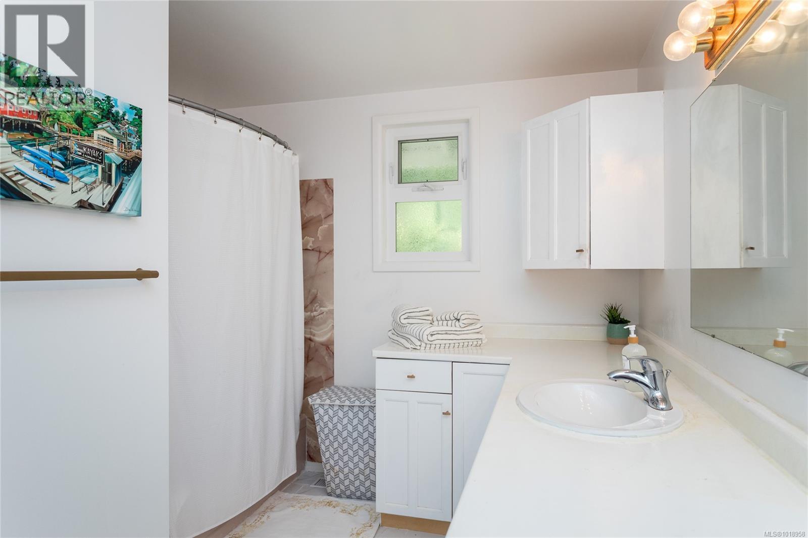 11255 Nitinat Rd, North Saanich