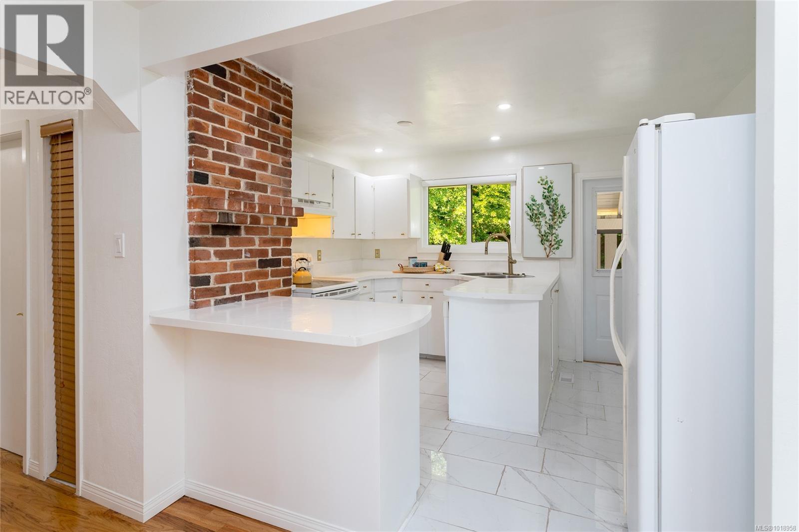 11255 Nitinat Rd, North Saanich