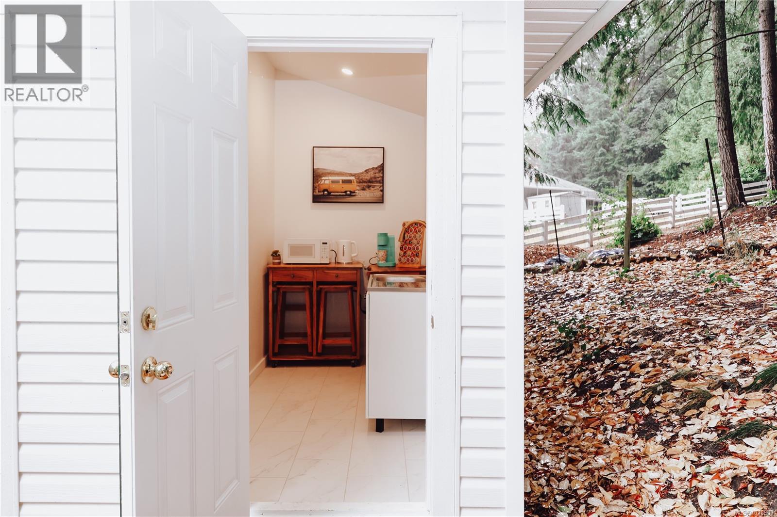 11255 Nitinat Rd, North Saanich