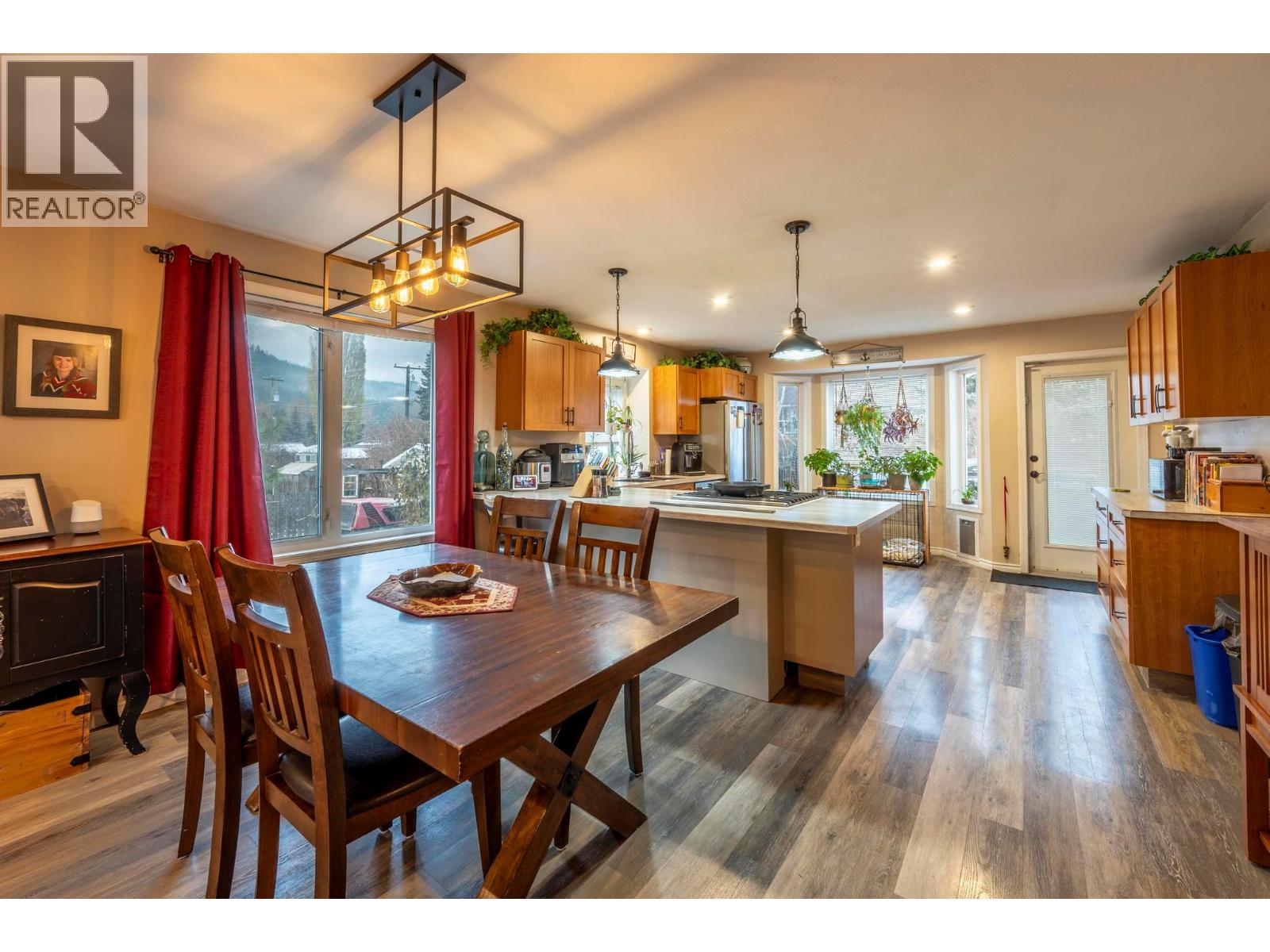 517 12TH STREET S - 12