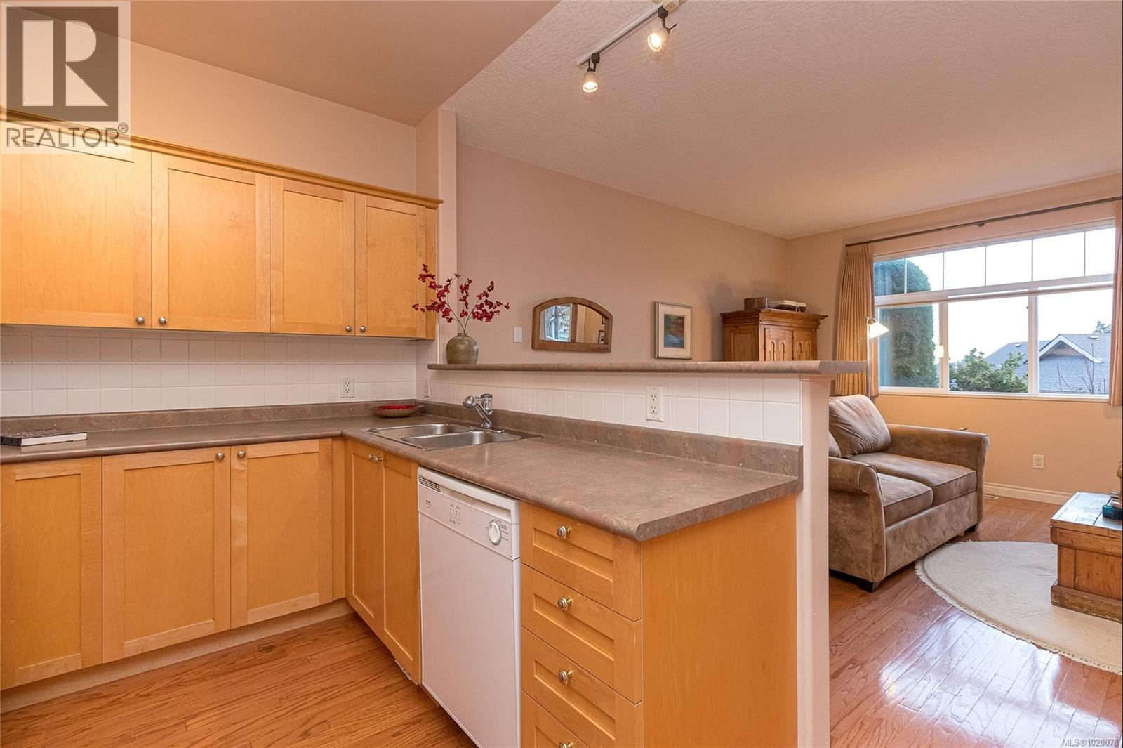 #6 3281 MAPLEWOOD RD - 13