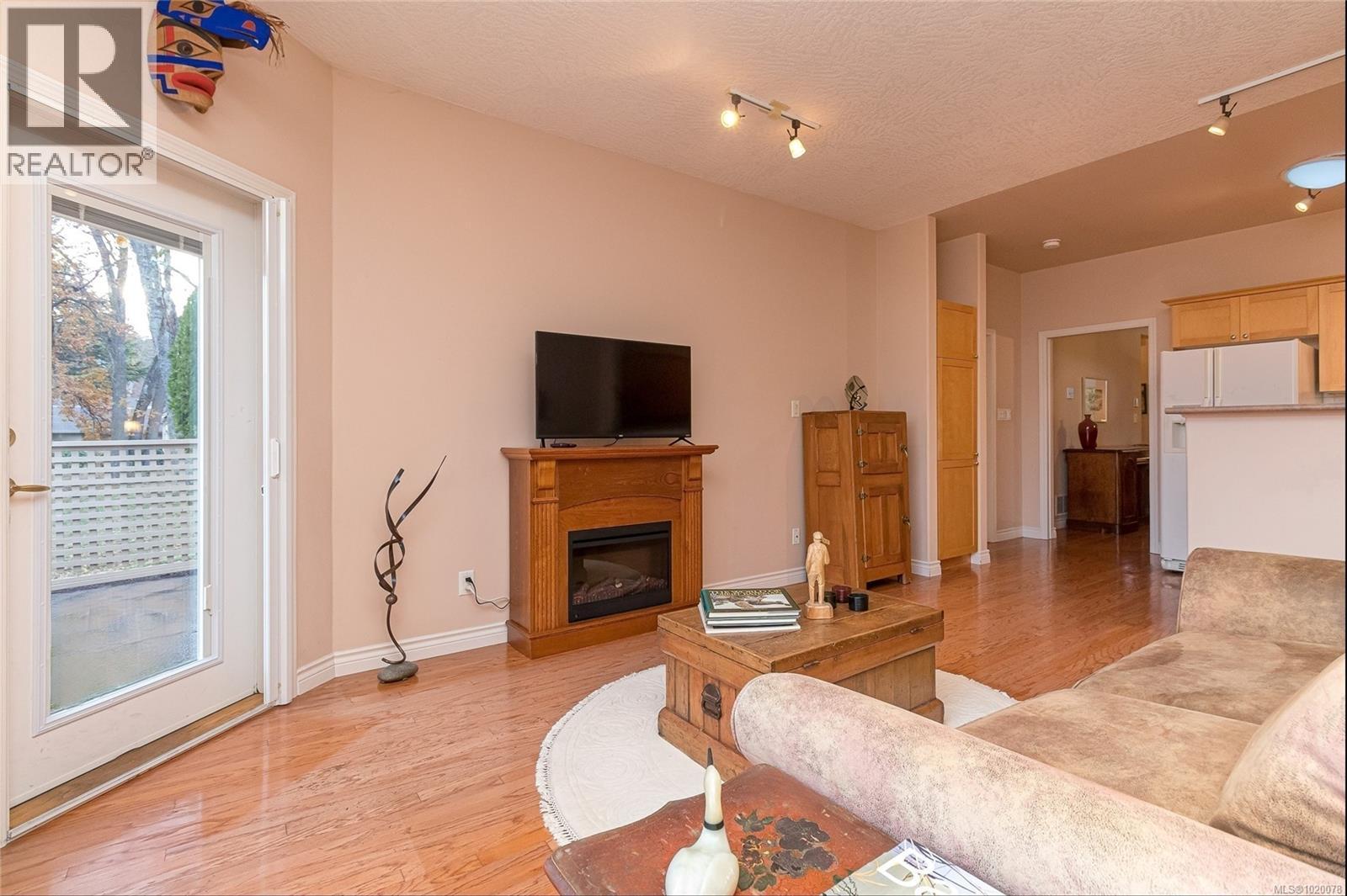 #6 3281 MAPLEWOOD RD - 18