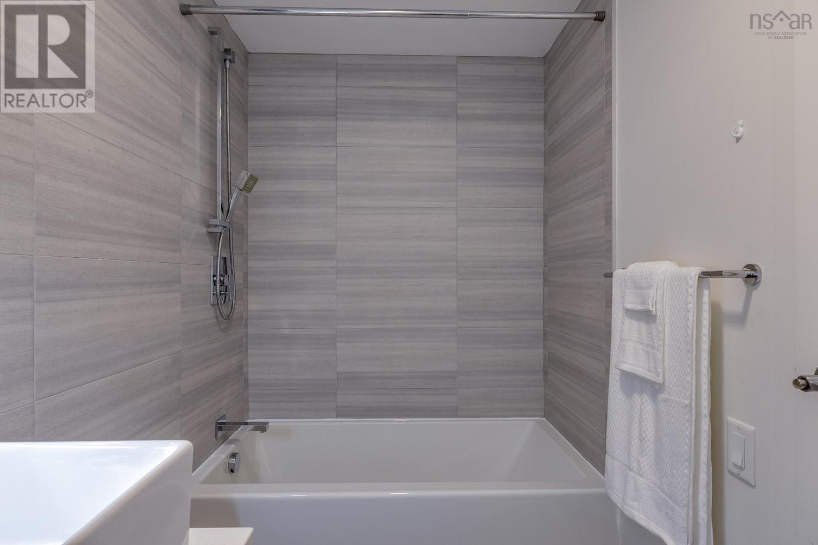 Property 27 of 41 of 813 1048 Wellington Street