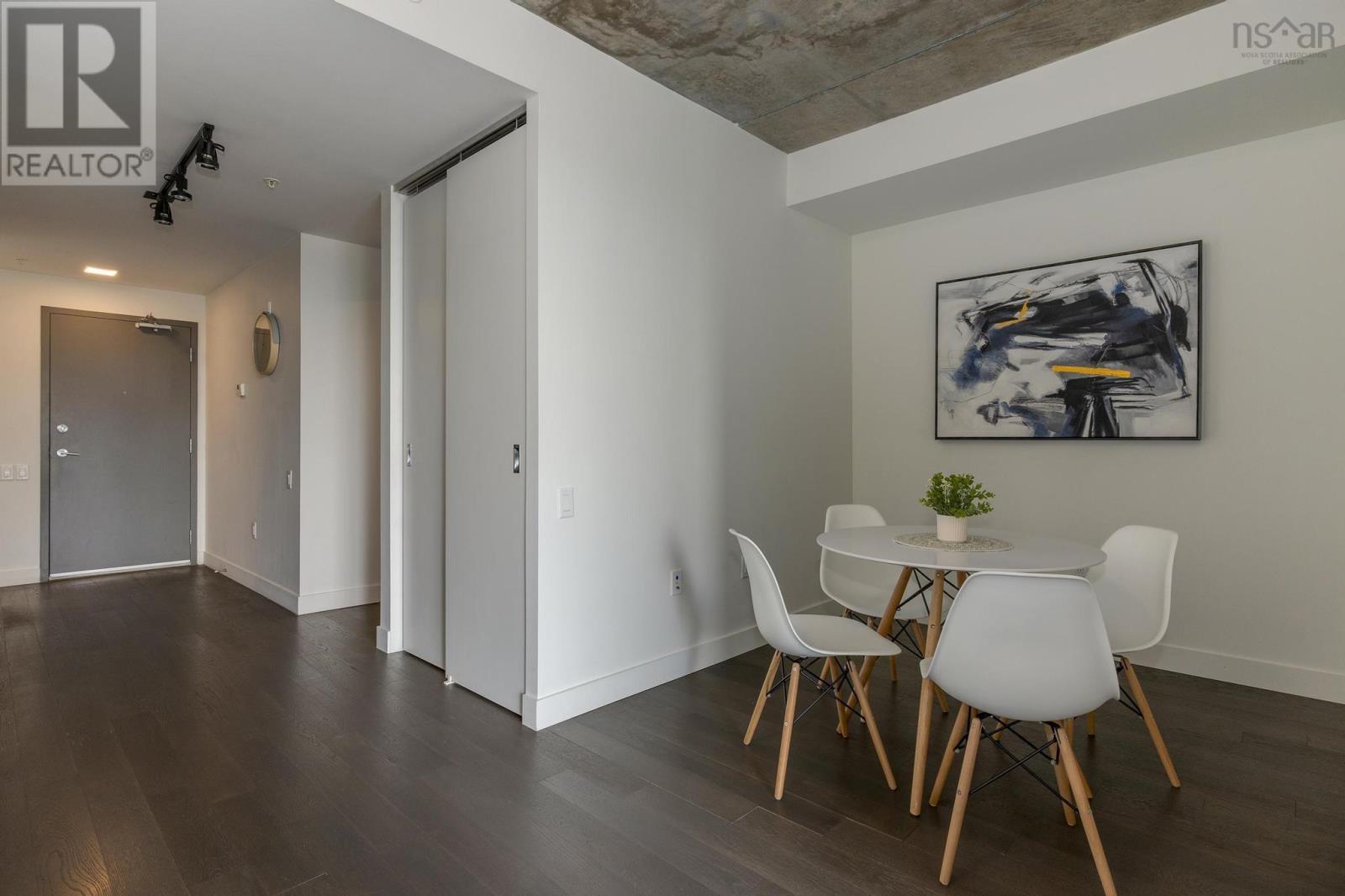 Property 12 of 41 of 813 1048 Wellington Street