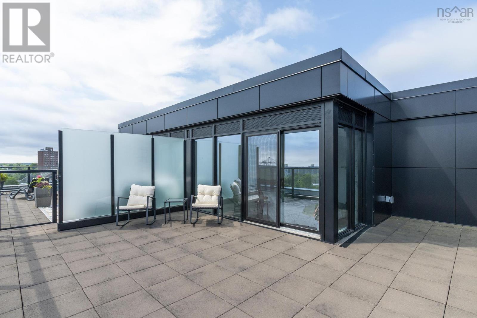 Property 36 of 41 of 813 1048 Wellington Street