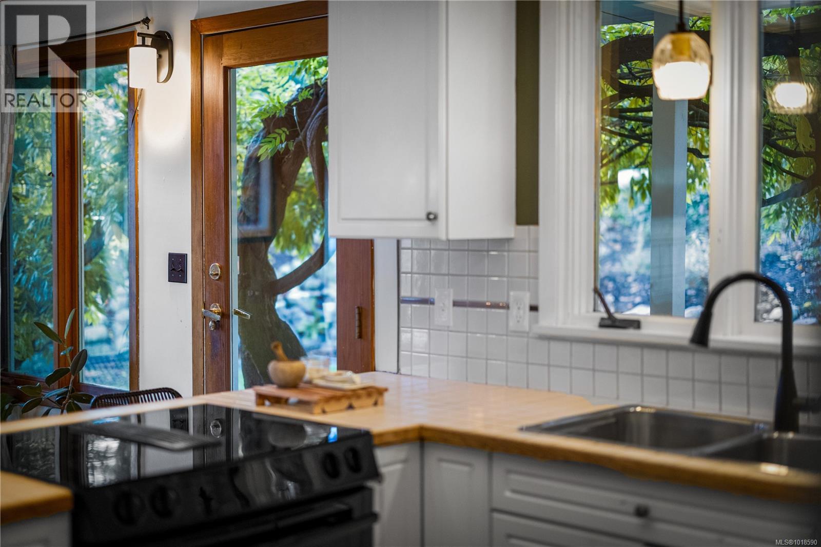 392 Island Hwy, Campbell River