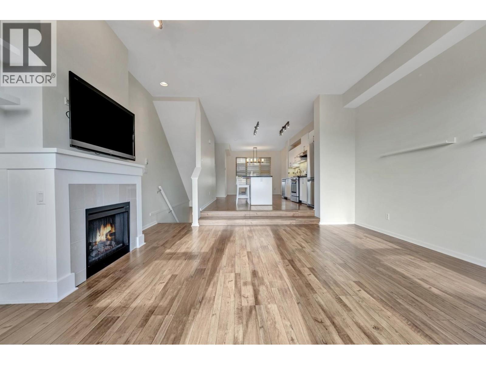 139 3105 DAYANEE SPRINGS BOULEVARD, Coquitlam