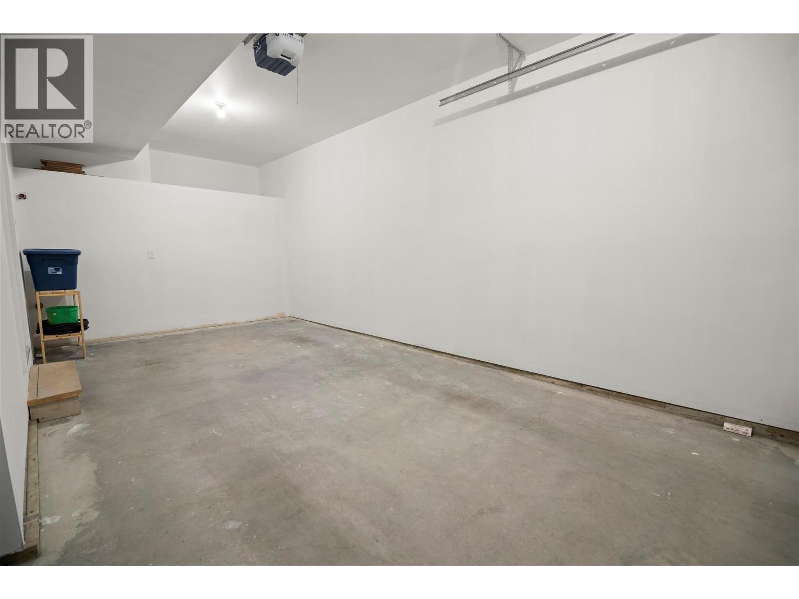 #18 4878 RIDGE ROAD - 37