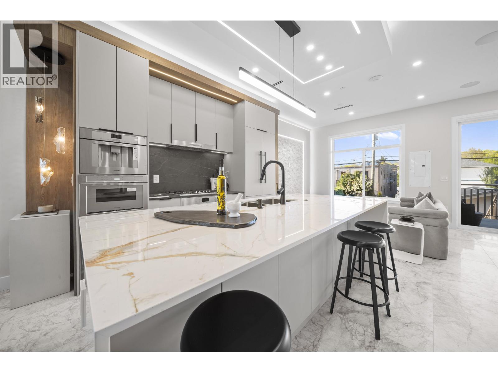 2455 W 10TH AVENUE, Vancouver