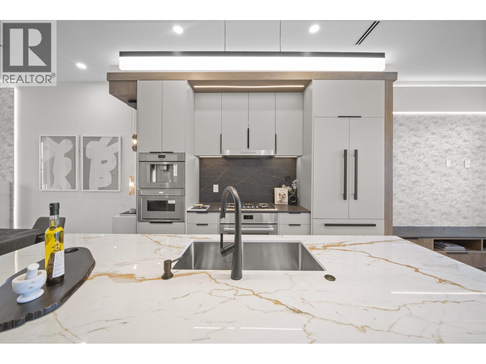 2455 W 10TH AVENUE, Vancouver