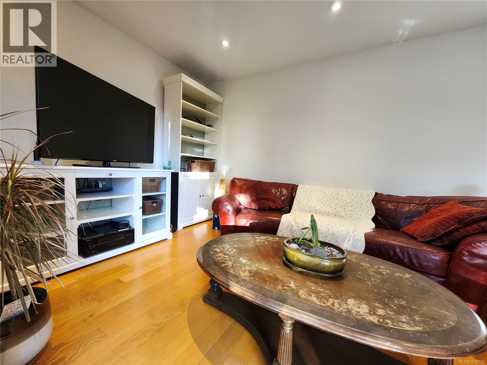 4101 ORCHARD CIR - 16