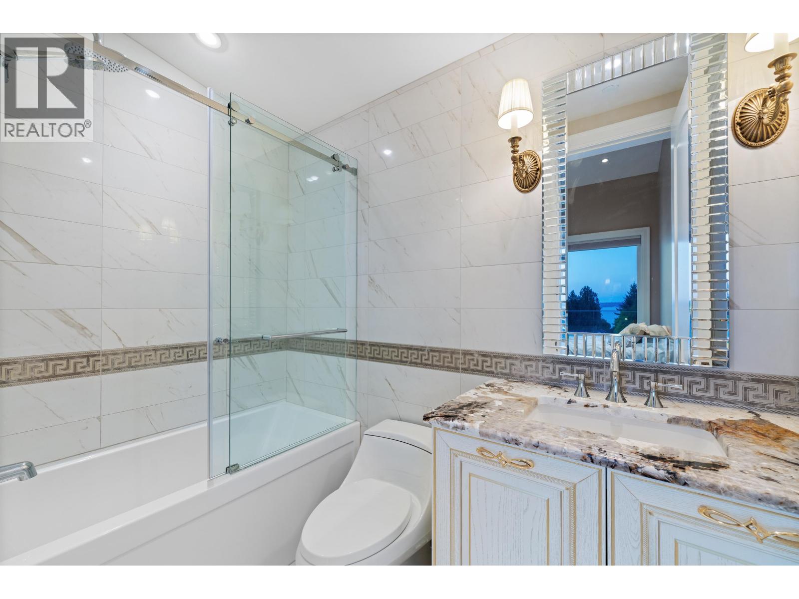 2540 MATHERS AVENUE, West Vancouver