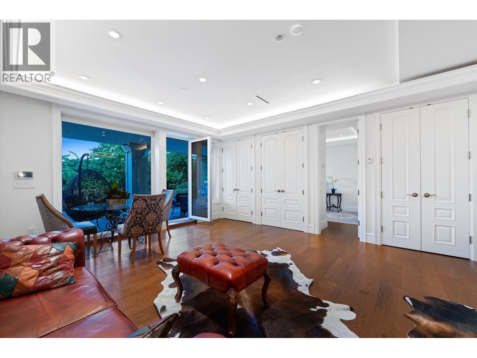 2540 MATHERS AVENUE, West Vancouver