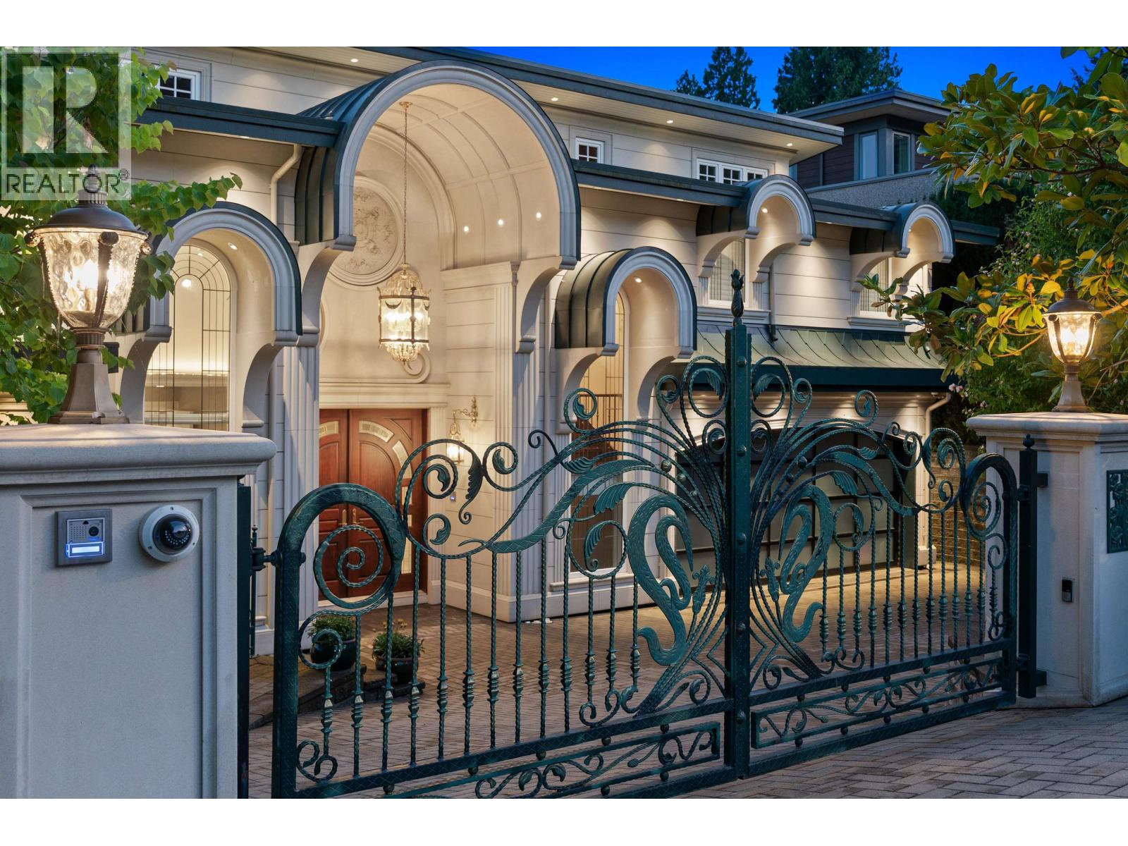 2540 MATHERS AVENUE, West Vancouver