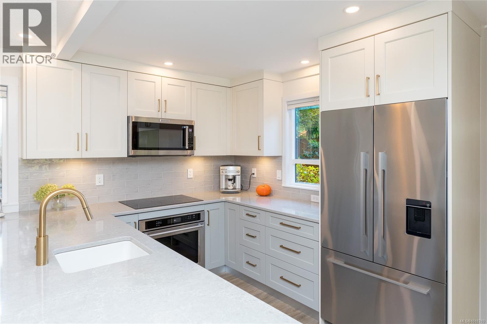 1215 Braithwaite Dr, Cobble Hill