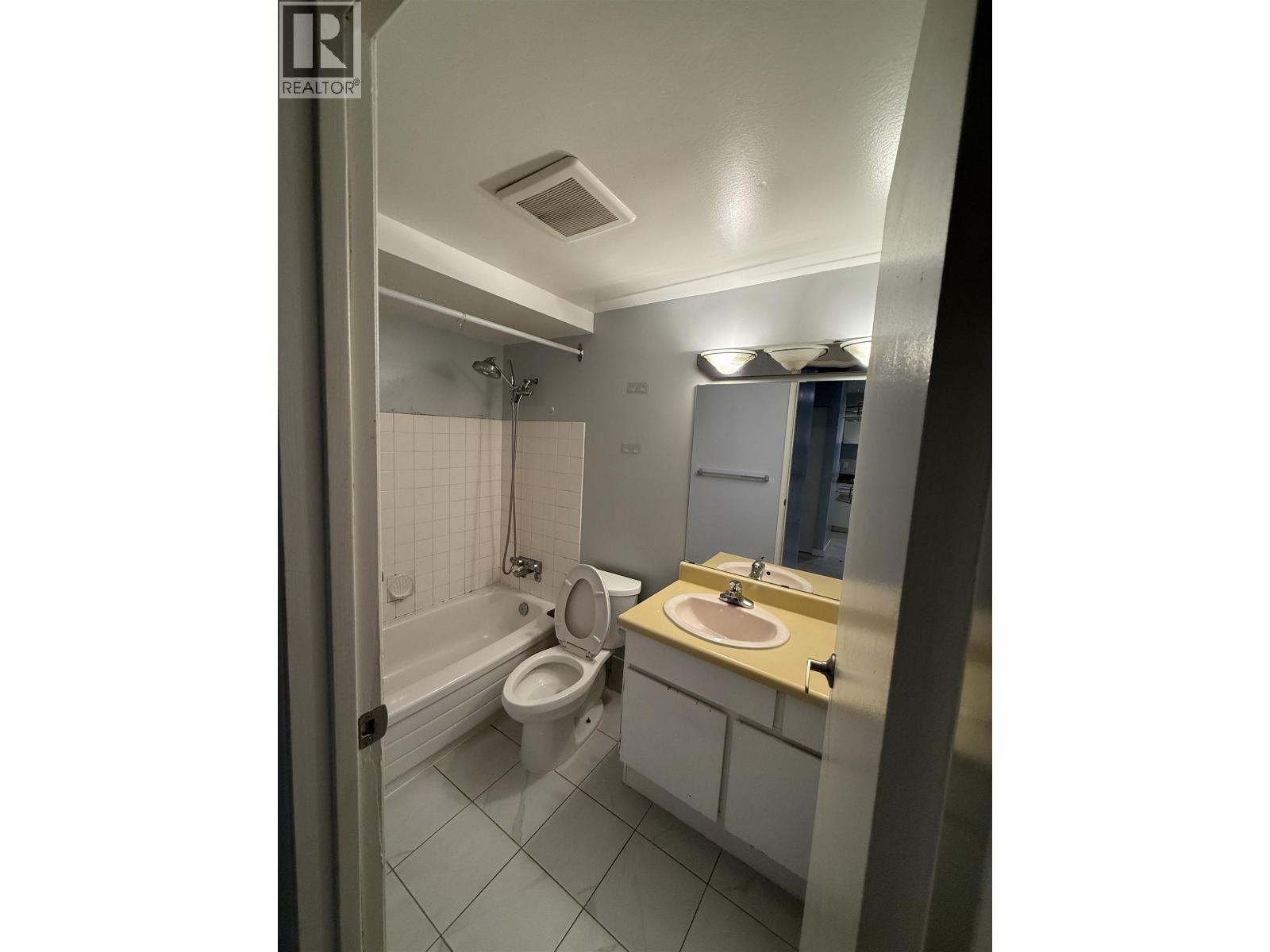 225 8120 COLONIAL DRIVE, Richmond