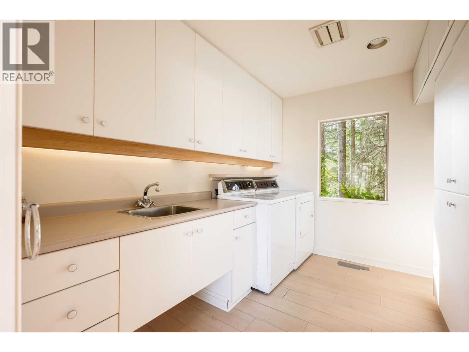 4060 ALMONDEL ROAD, West Vancouver