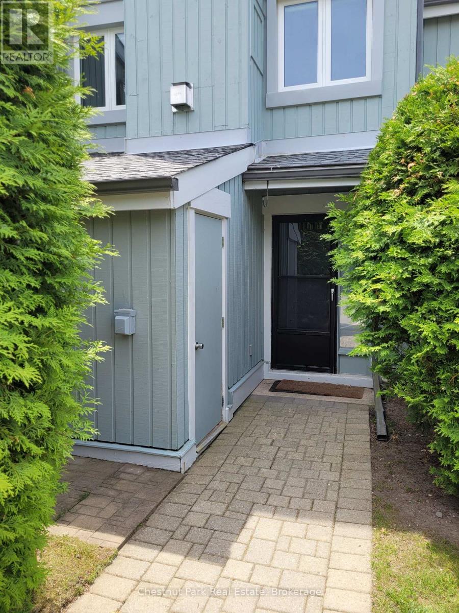 5 - 100 FAIRWAY CRESCENT